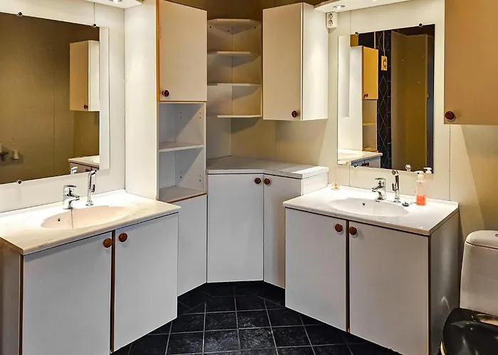 Stunning In With Kitchen Feriehus *